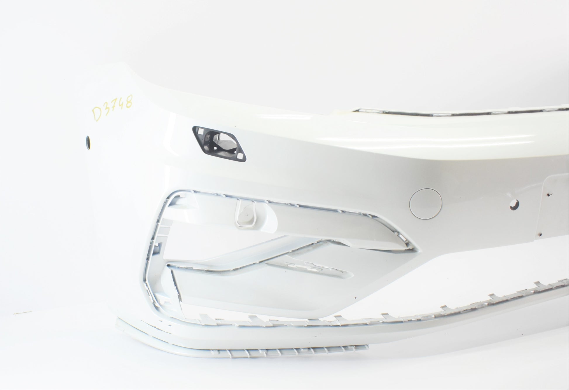 VW TOURAN 5TA R LINE FRONT BUMPER SUPER ORIGINAL CONDITION