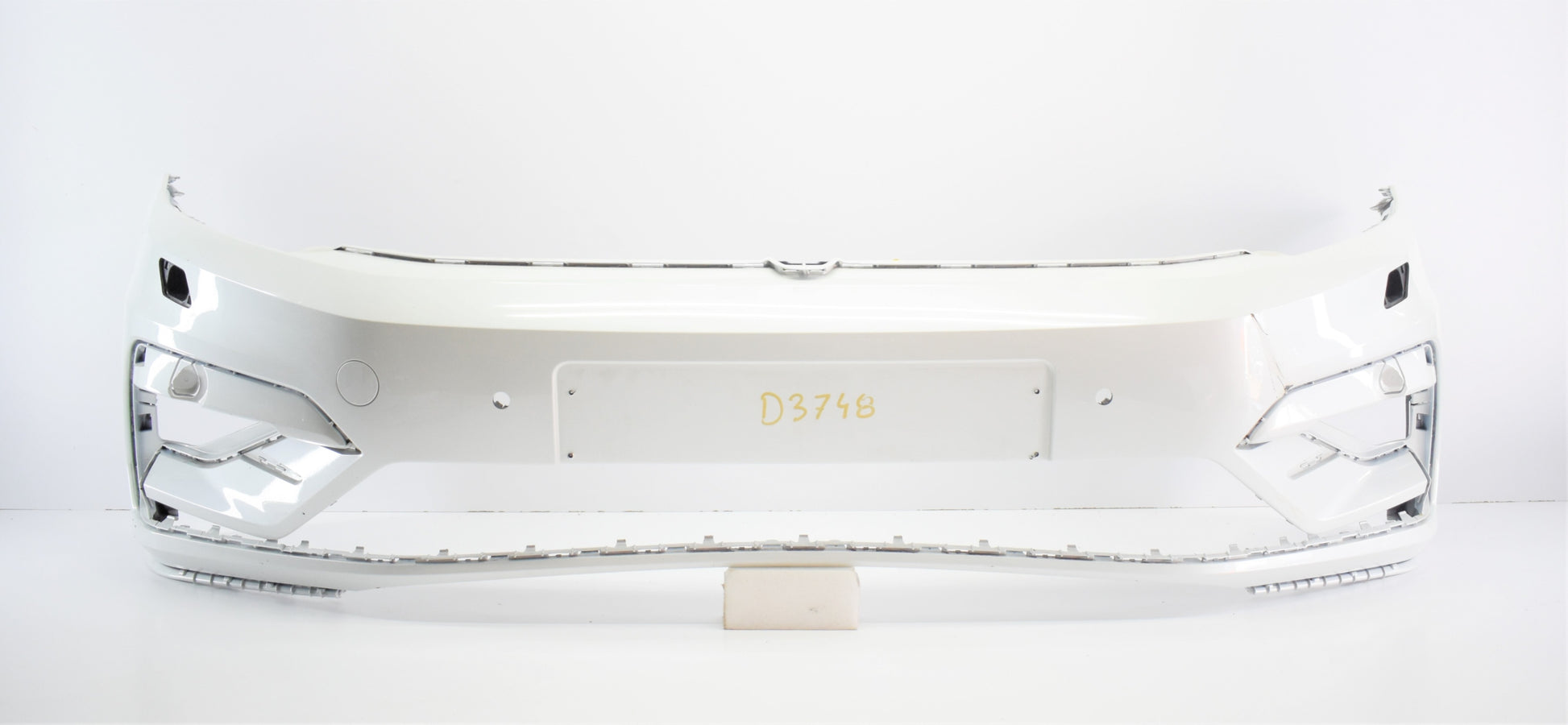 VW TOURAN 5TA R LINE FRONT BUMPER SUPER ORIGINAL CONDITION