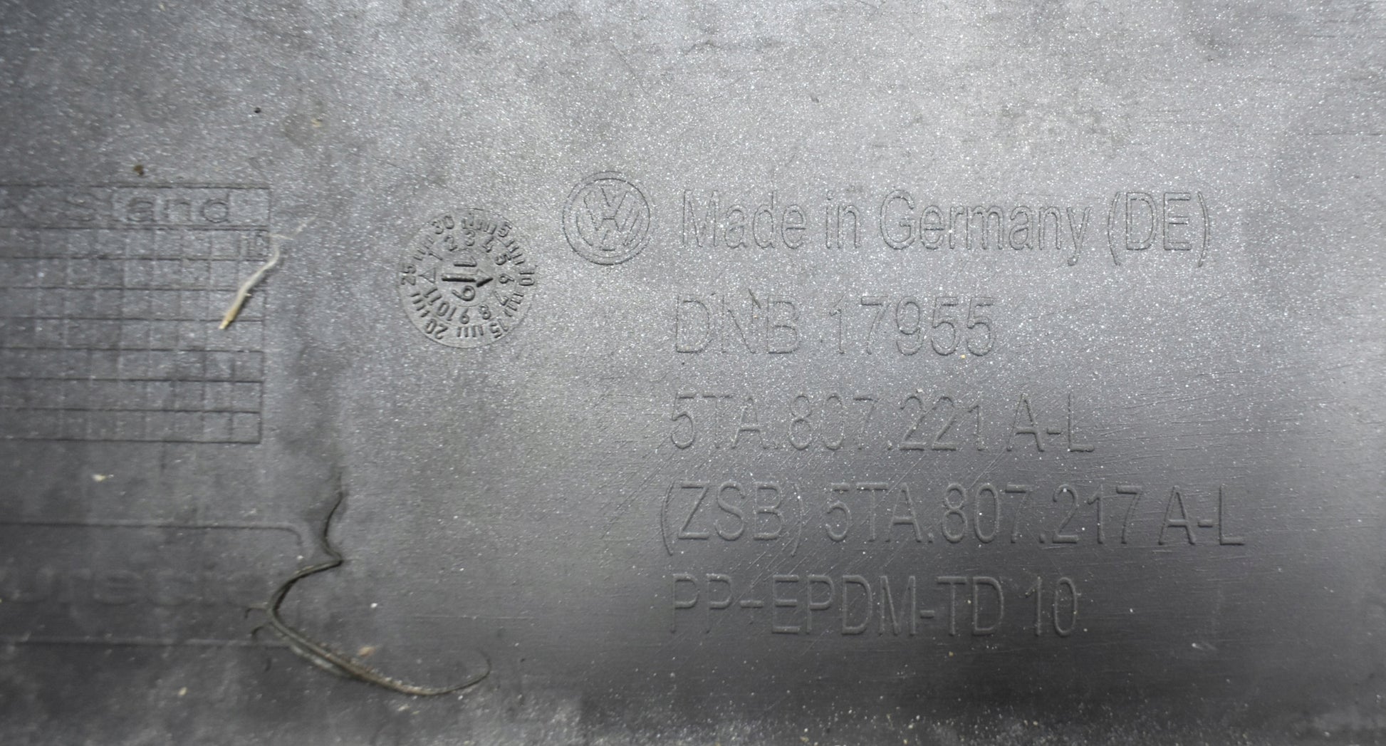 VW TOURAN 5TA FRONT BUMPER ORG