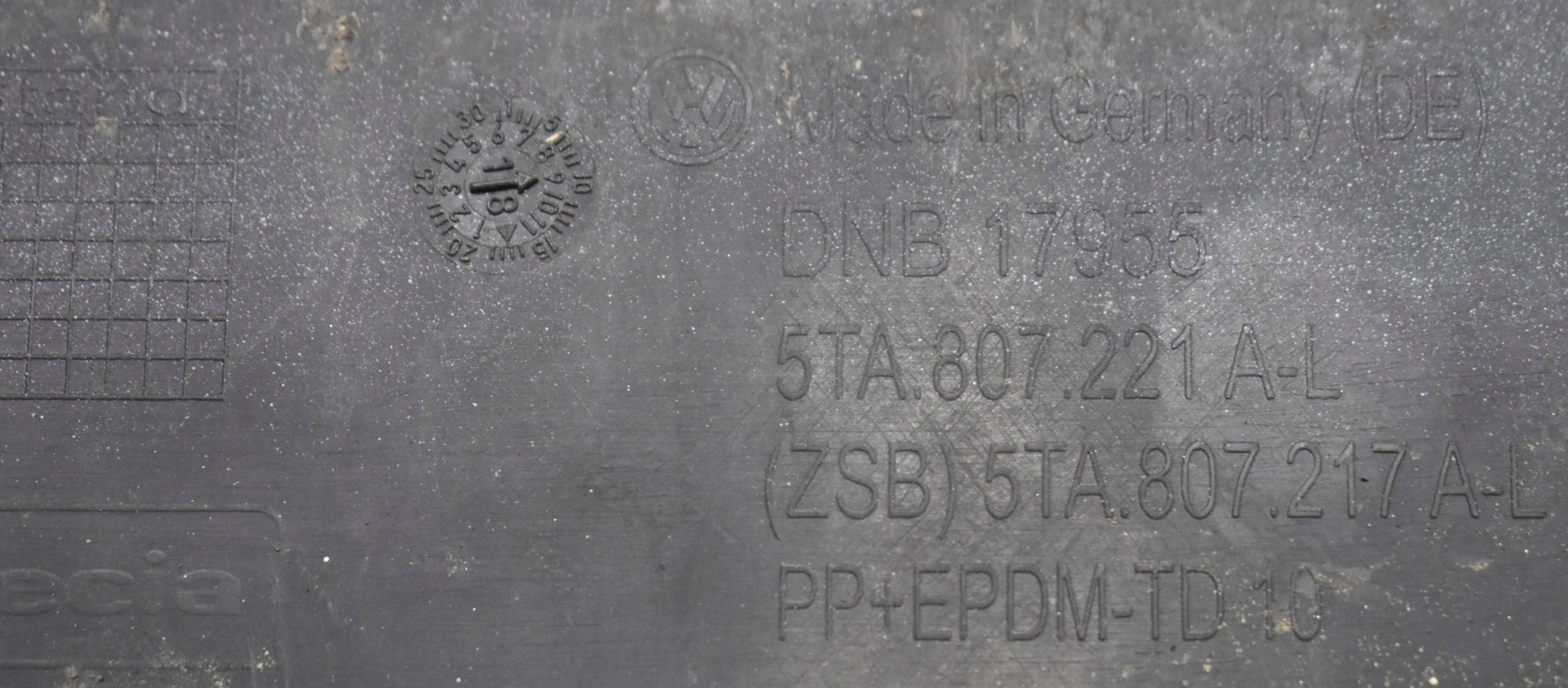 VW TOURAN III 5TA FRONT BUMPER ORG