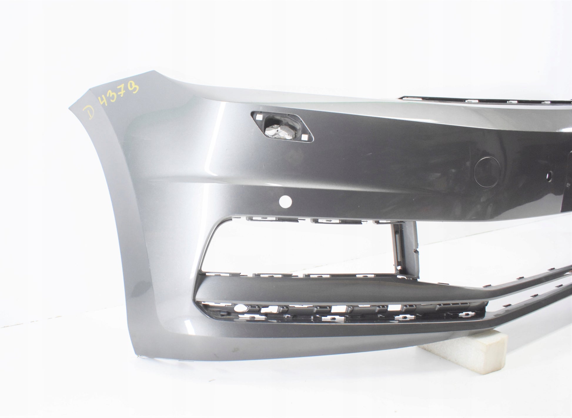 VW TOURAN III 5TA FRONT BUMPER ORG