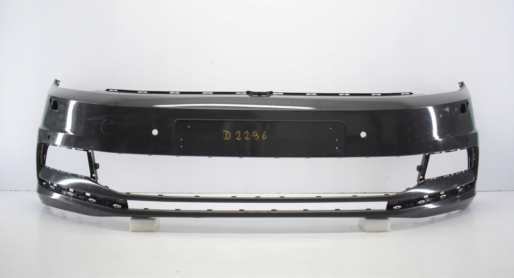 VW TOURAN III 5TA FRONT BUMPER EXCELLENT CONDITION