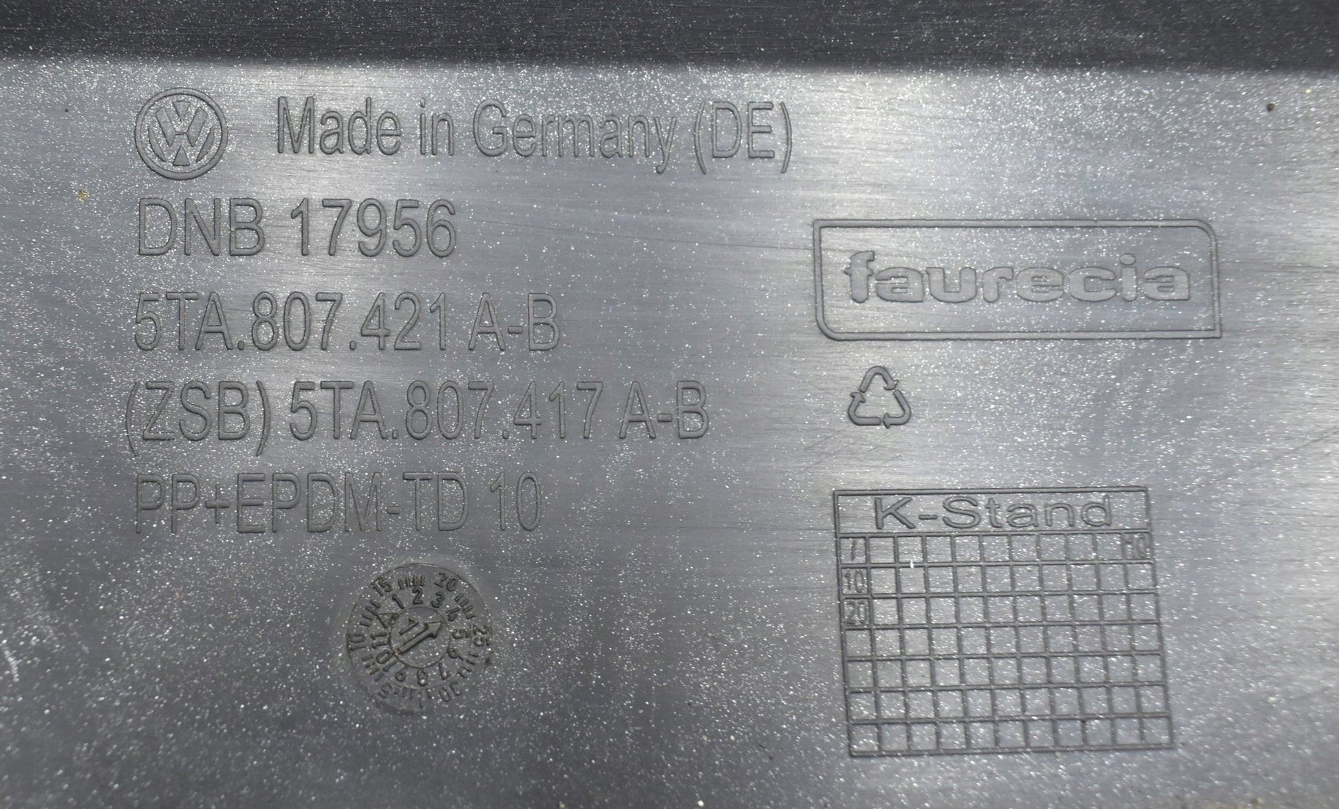 VW TOURAN III 5TA REAR BUMPER ORIGINAL + BOTTOM