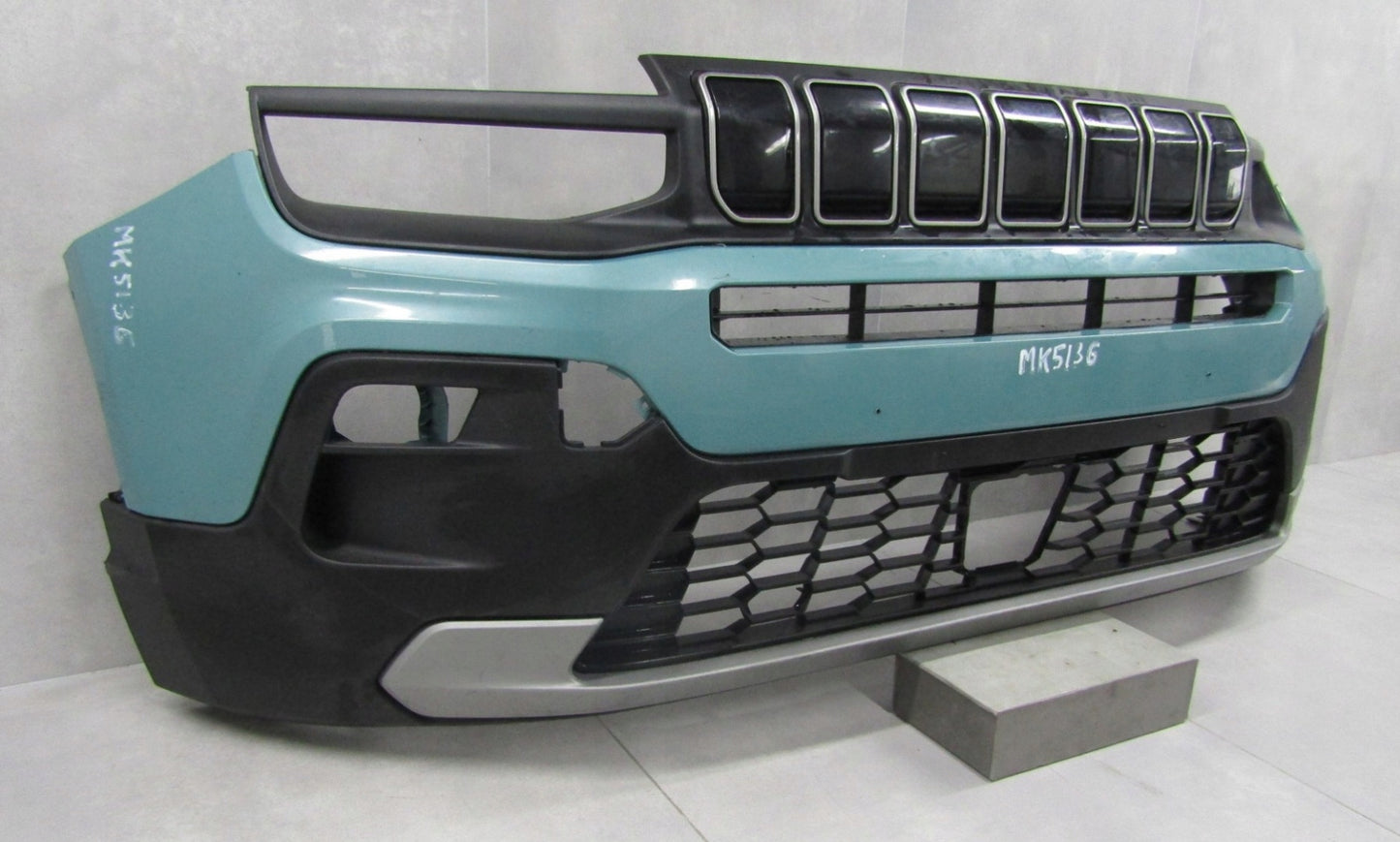 Zderzak przód przedni Jeep Avenger 23-