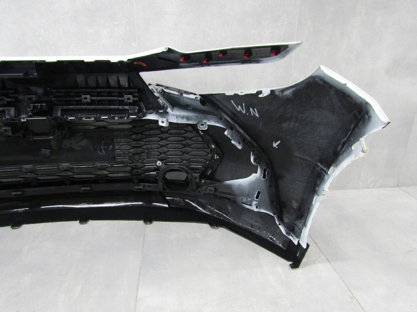 TOYOTA C-HR CHR II 23- Front Bumper (+ reinforcement)