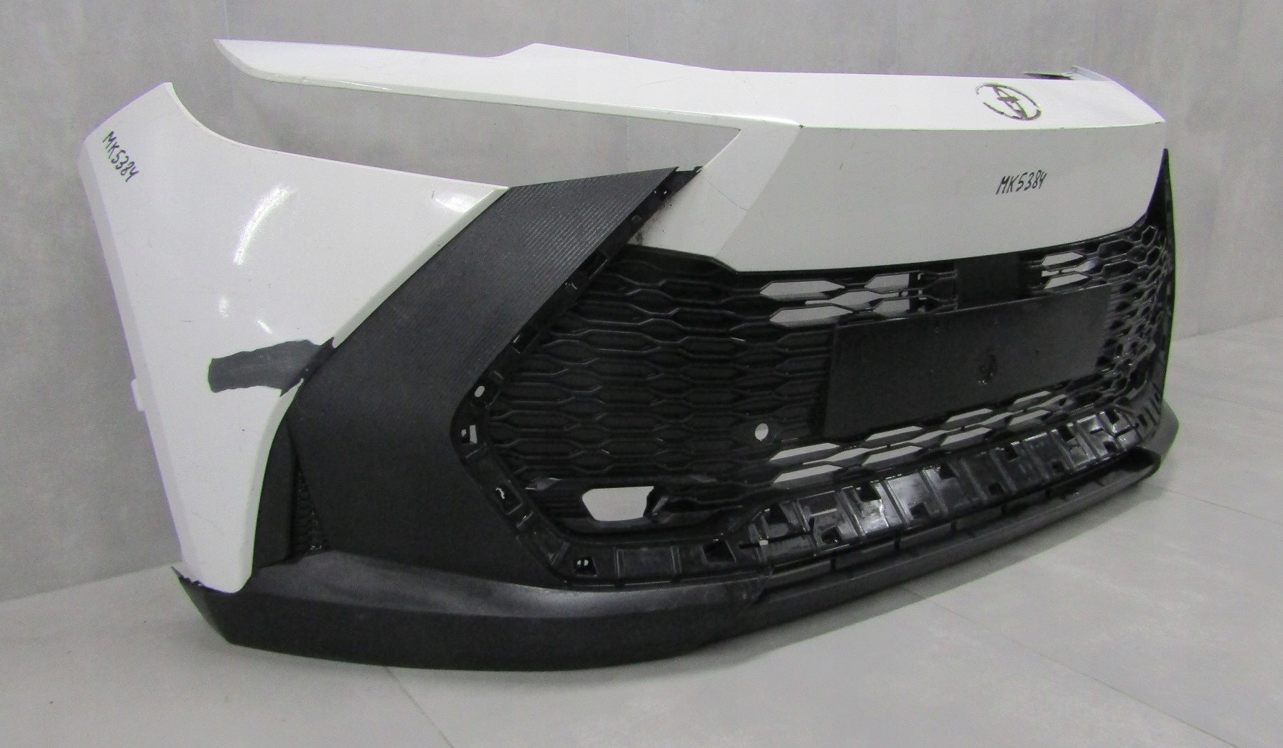 TOYOTA C-HR CHR II 23- Front Bumper (+ reinforcement)