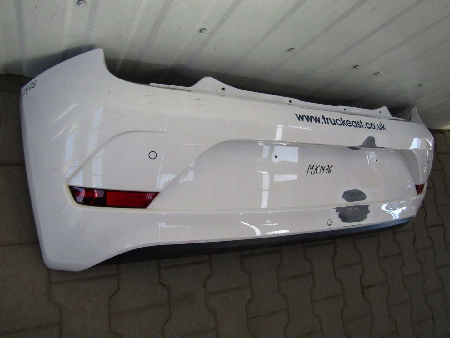 VW Up Lift Rear Bumper 16- (PDC)