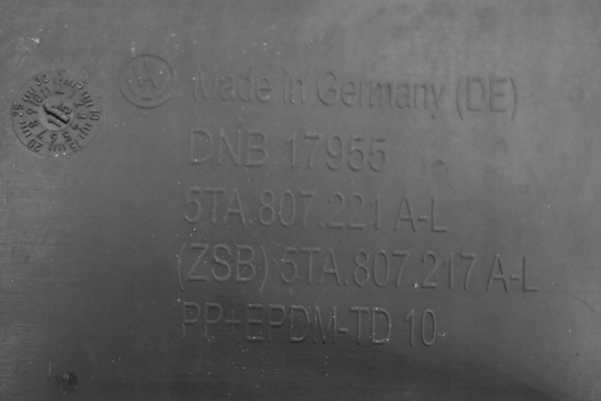 VW TOURAN III 5TA FRONT BUMPER EXCELLENT CONDITION