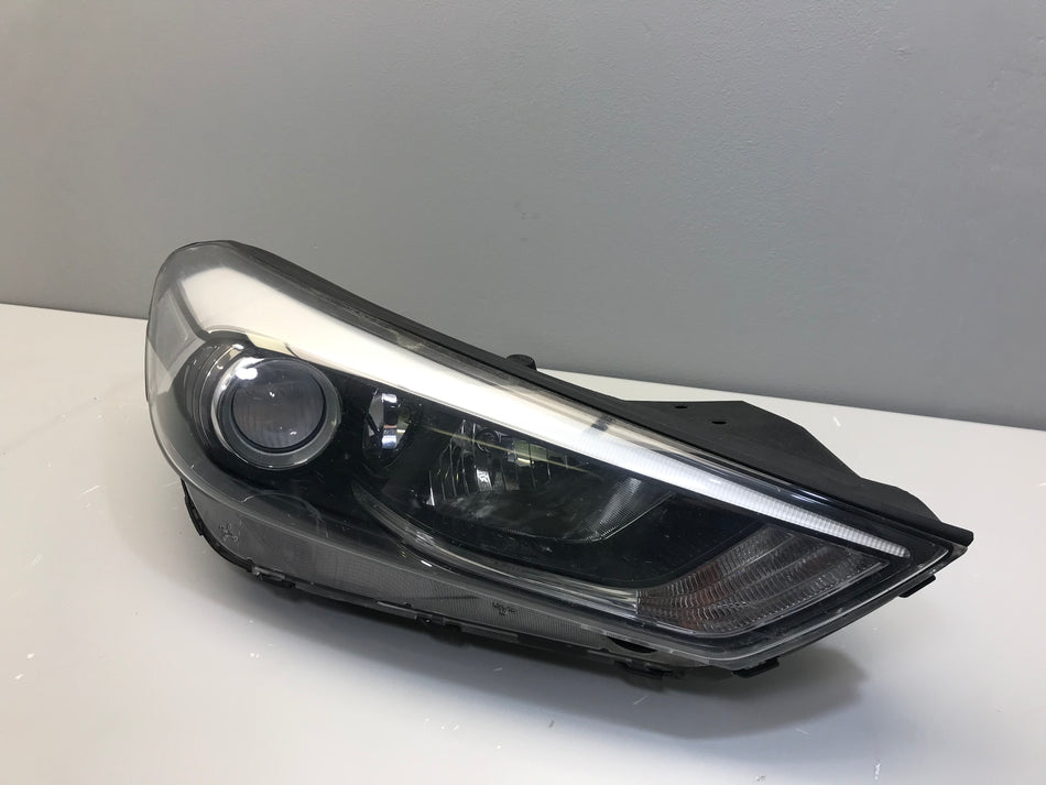 Hyundai Tucson TL 2015-2020  Headlight Front Right 2017 ( with defect LHD car ) 92102D7XXX