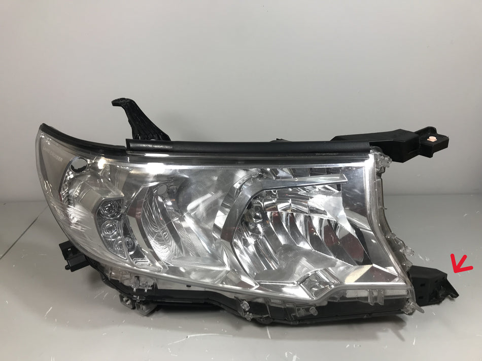 Phare avant droit Toyota Land Cruiser 2019 d'occasion RHD (avec défaut) OEM : 8113060N10