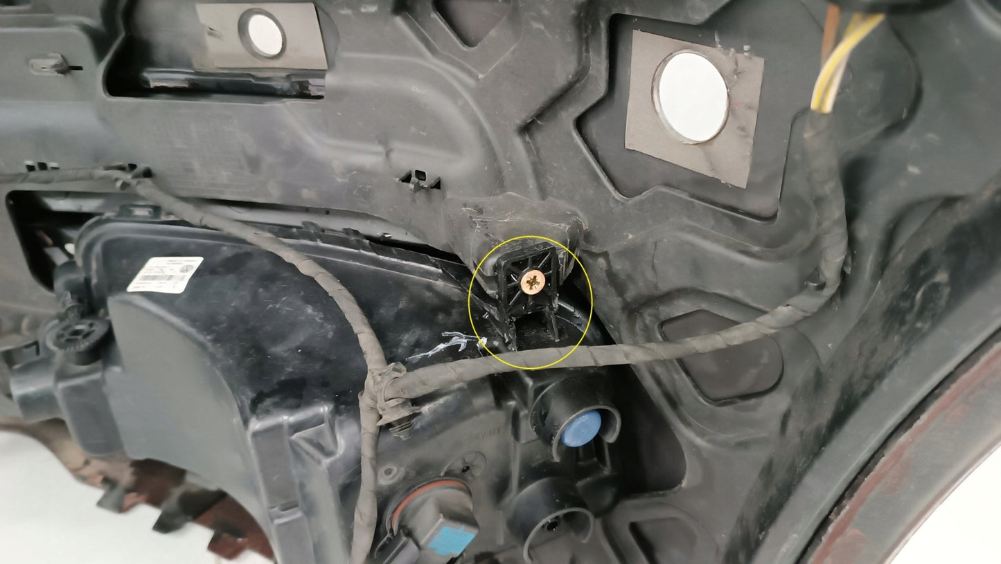 Pare-chocs avant VW Caddy 2K5 III 2ème lifting 15-20 / + feux de brouillard + faisceau