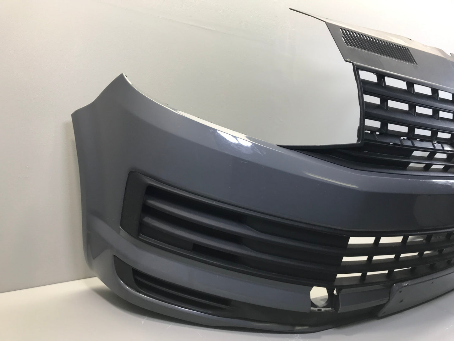 Volkswagen Transporter T6 2015- Front Bumper OEM: 7E0807221D ( with defects )