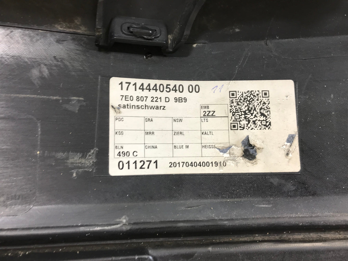 Volkswagen Transporter T6 2015- Front Bumper OEM: 7E0807221D ( with defects )