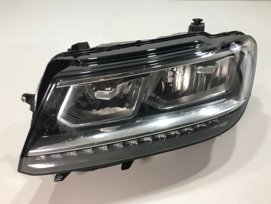 Phare avant gauche d'origine d'occasion (avec défaut) pour Volkswagen Tiguan 2016-2020 OEM : 5NB941035D