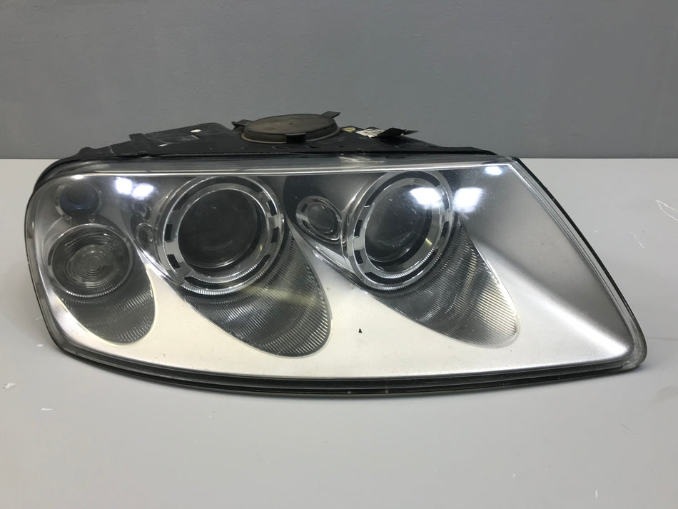 Volkswagen Touareg 2006 Headlight Front Right OEM: 7L6941016BK ( LHD )   ( with defect )